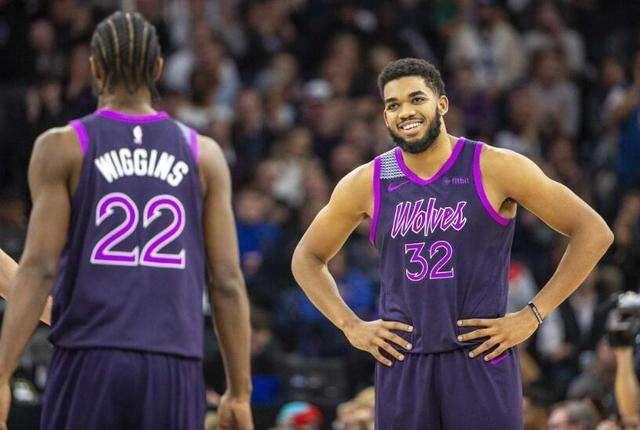 小龙与首个 小龙与首个